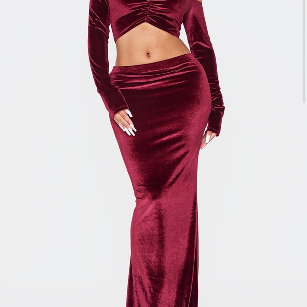 Elegant Velvet Maxi Skirt - Burgundy